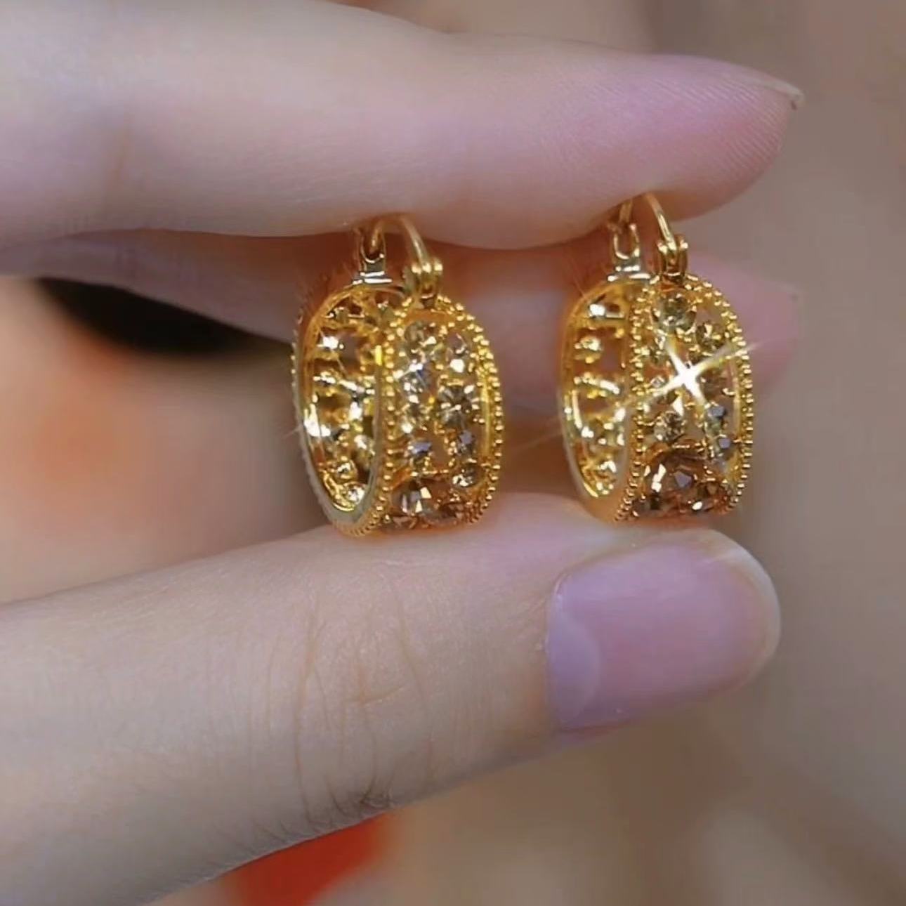 ✨【Kupte 1 a získejte 1 zdarma】 Elegantní zlaté náušnice se třpytivými diamanty_3881839