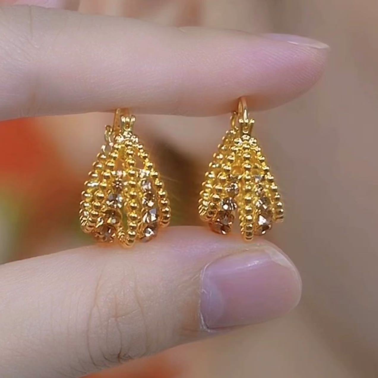 ✨【Kupte 1 a získejte 1 zdarma】 Elegantní zlaté náušnice se třpytivými diamanty_3881839