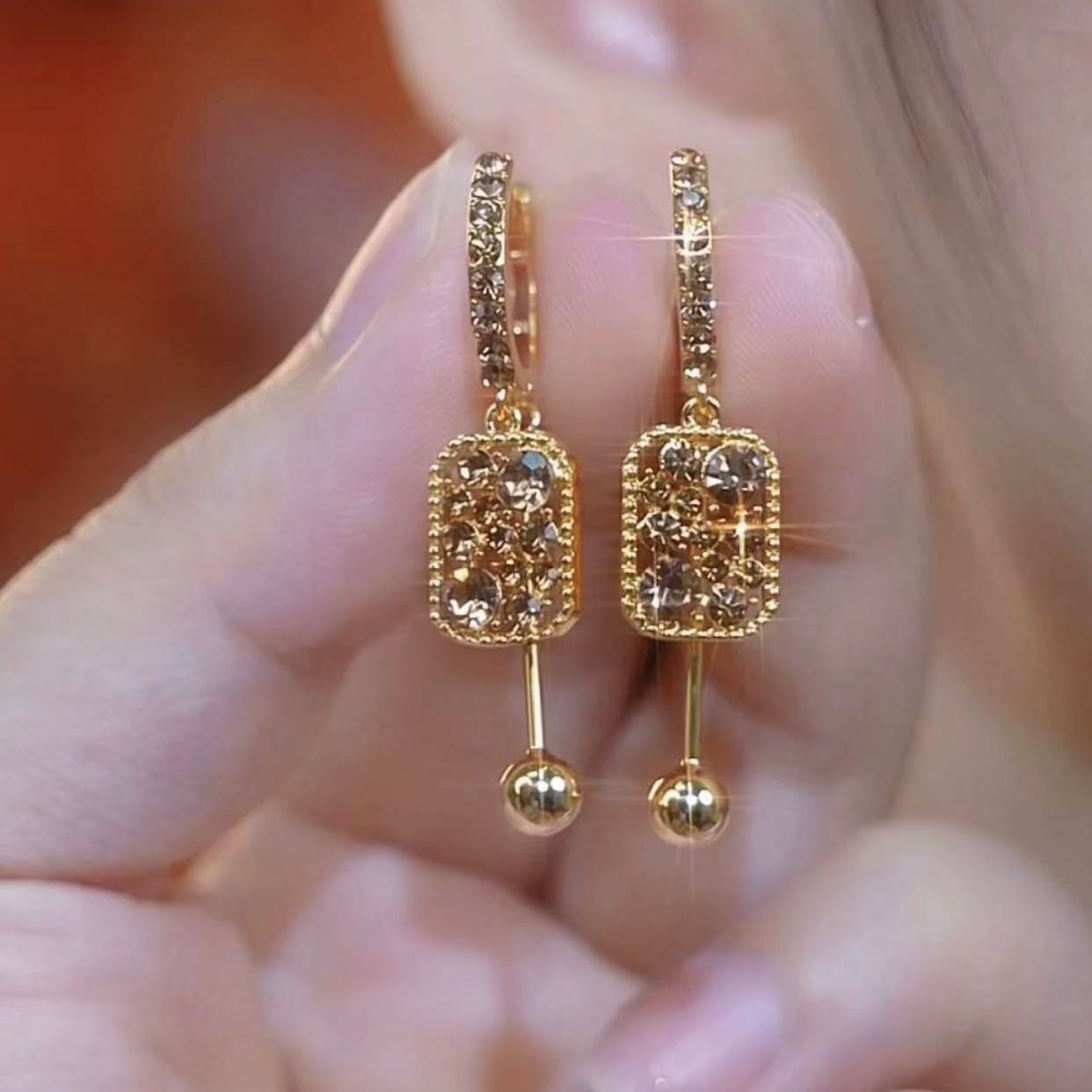 ✨【Kupte 1 a získejte 1 zdarma】 Elegantní zlaté náušnice se třpytivými diamanty_3881839