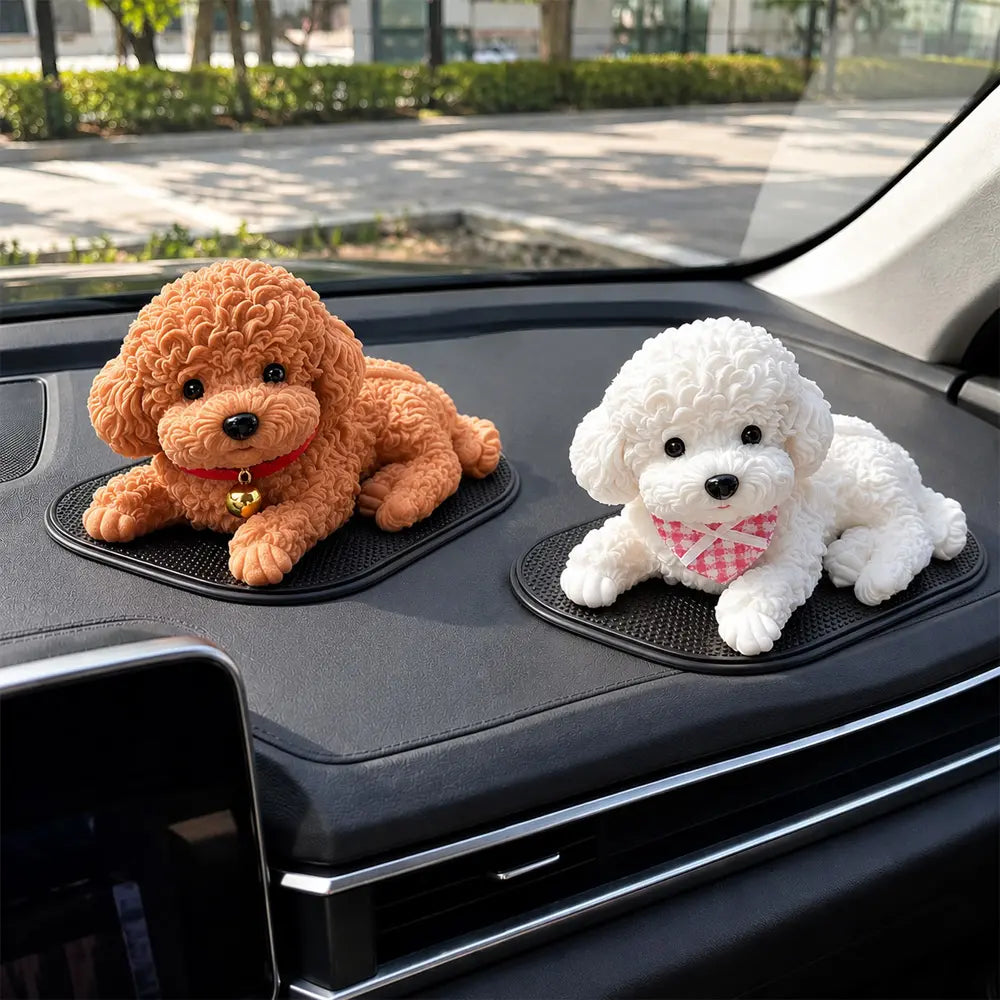 🐶💕 ¡El pasajero más tierno de todos! Este accesorio para el coche, un perrito suave y blandito, hace que cada trayecto sea un poquito más dulce.  🚗💗