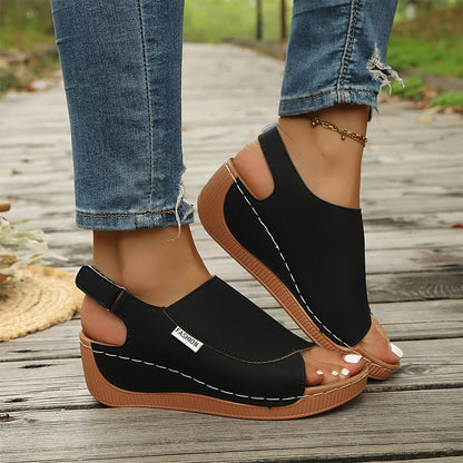 🔥【36-43】Sandalias de cuero con tacón inclinado y suela suave: máxima comodidad y soporte durante todo el día.4284379