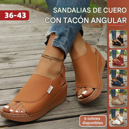 🔥【36-43】Sandalias de cuero con tacón inclinado y suela suave: máxima comodidad y soporte durante todo el día.4284379