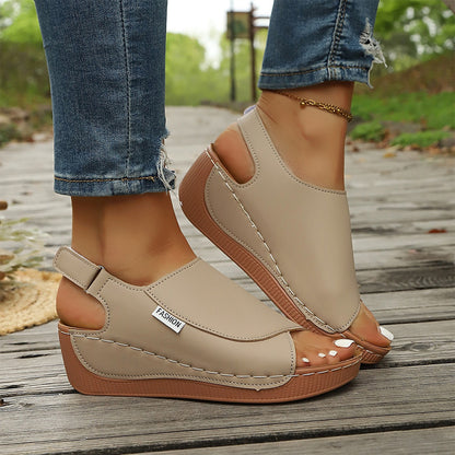 🔥【36-43】Sandalias de cuero con tacón inclinado y suela suave: máxima comodidad y soporte durante todo el día.4284379