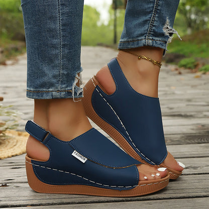 🔥【36-43】Sandalias de cuero con tacón inclinado y suela suave: máxima comodidad y soporte durante todo el día.4284379